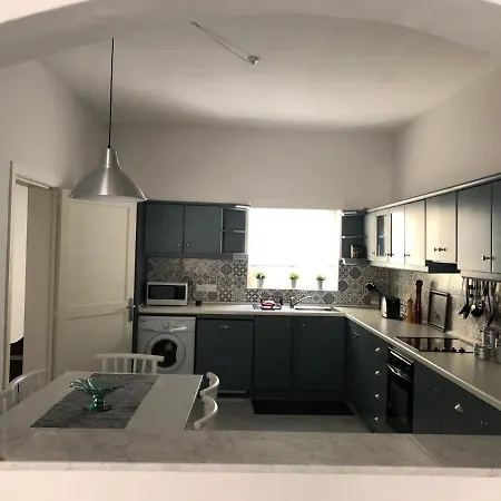 Apartment 8 Windsor Towers